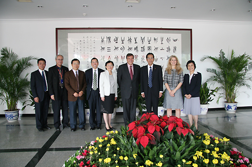 陈宜瑜主任会见加拿大卫生研究院院长阿兰·博